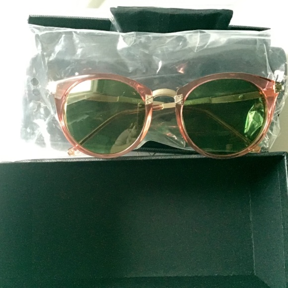 Wildfox sunglasses - pink Sunset Desert frames - Picture 3 of 3